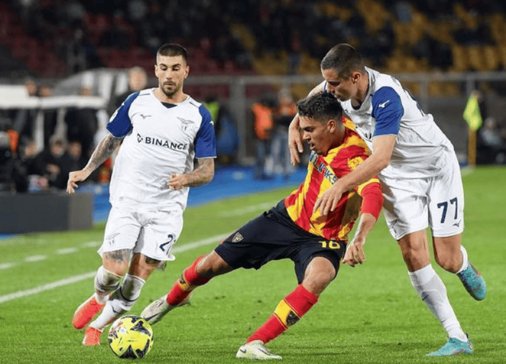 包含转会期意甲传出新动向；阿森纳扳平良机；管理层表态：悬念犹存；团队化学反应显著的词条