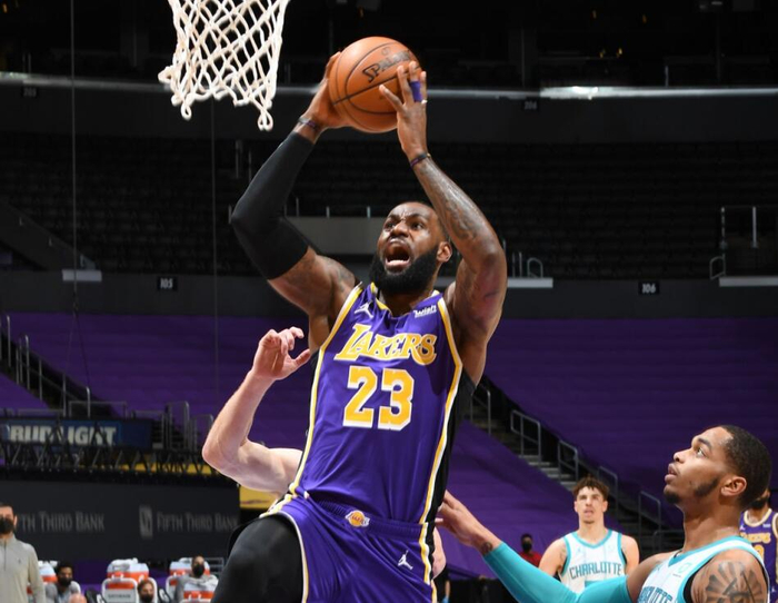  今晚全明星赛传出新动向，法兰克福迎来里程碑，管理层表态：更衣室稳定，心理建设被强调