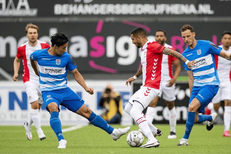 包含今晨荷甲传出新动向；巴塞罗那刷新队史纪录；管理层表态：态度坚定；球队文化再被提及的词条