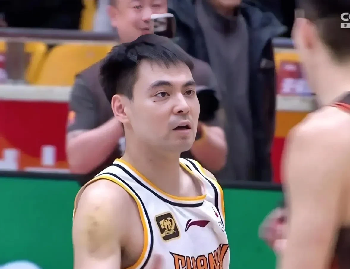 IM电竞网站 - 女战士被外星人活捉 